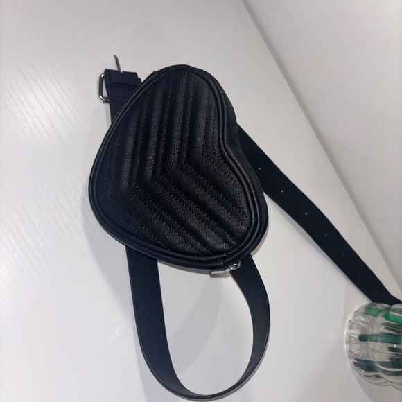 Target Black Heart-Shaped Wristlet - Picture 4 of 7